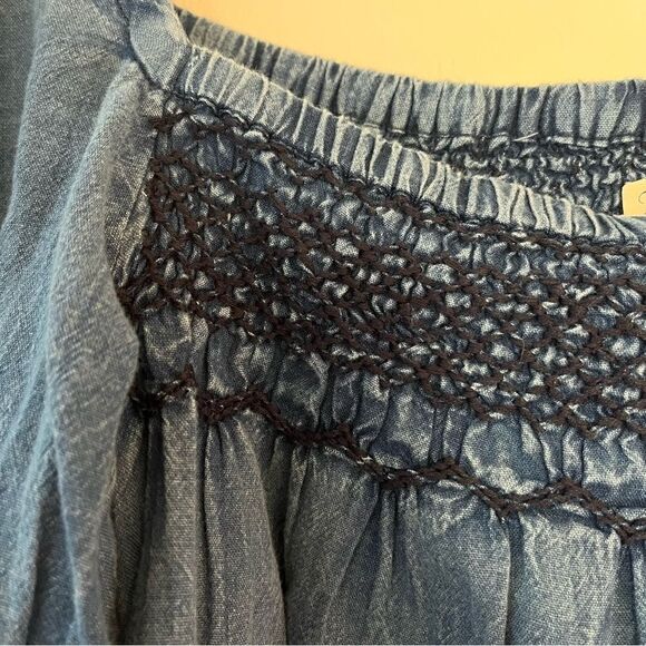 Faherty Organic Presley Embroidered Detail Chambray Top NWT - Picture 8 of 11